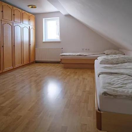 شقة Velenje Ravne Sobe Vrtacnik D O O *