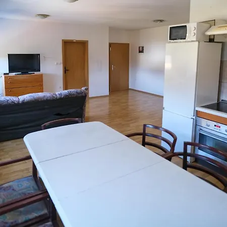 شقة Velenje Ravne Sobe Vrtacnik D O O Sostanj