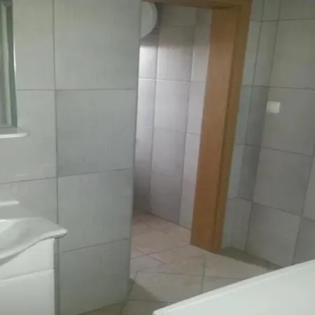 Διαμέρισμα Velenje Ravne Sobe Vrtacnik D O O Sostanj