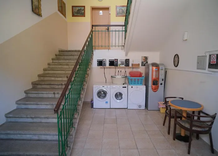 Velenje Ravne Sobe Vrtacnik D O O アパート Šoštanj