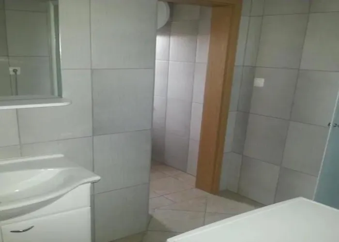 アパート Velenje Ravne Sobe Vrtacnik D O O Šoštanj